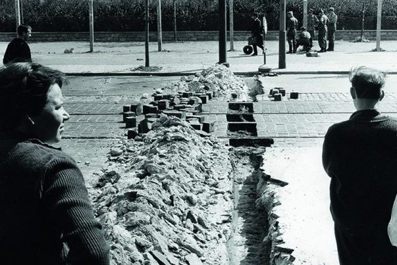 Construction of the Berlin Wall begins at Ebertstrasse. The barrier would divide the city for 28 years (Photo by von der Becke/ullstein bild via Getty Images)